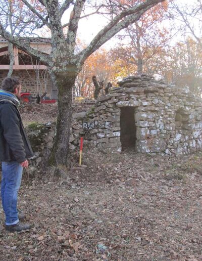 Vieille cabane en pierre sèche à Montréal, Ardèche